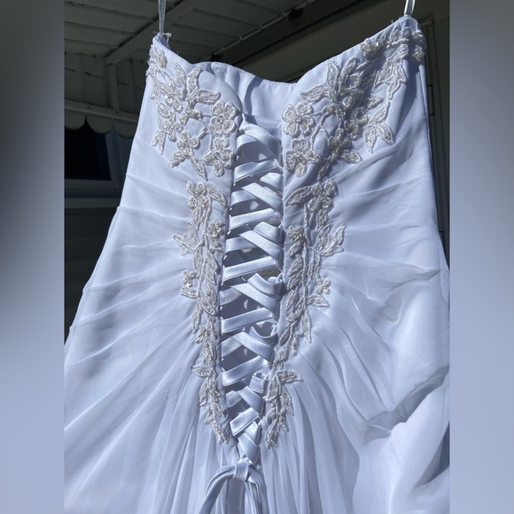 David’s Bridal Wedding Dress - Picture 9 of 11